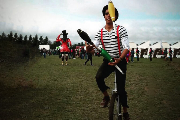 Unicycling & Juggling Walkabout